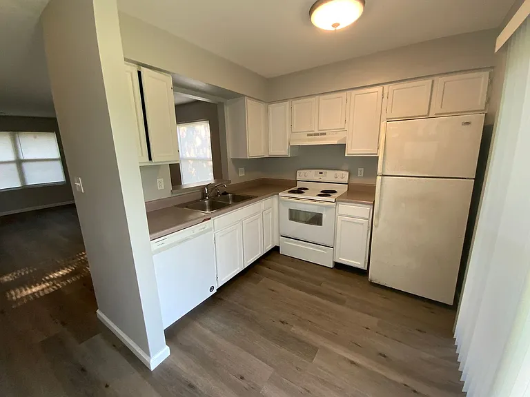 4621 - 4623 W Bainbridge Dr — Photo 7