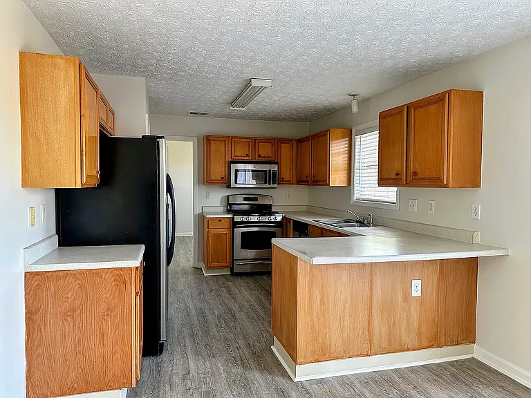 1383 Westward Dr SW — Photo 4