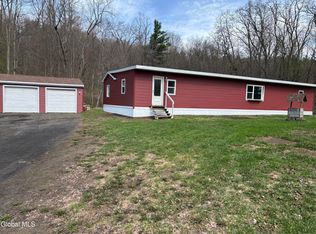 55 Mason Ln, Troy, NY 12180
