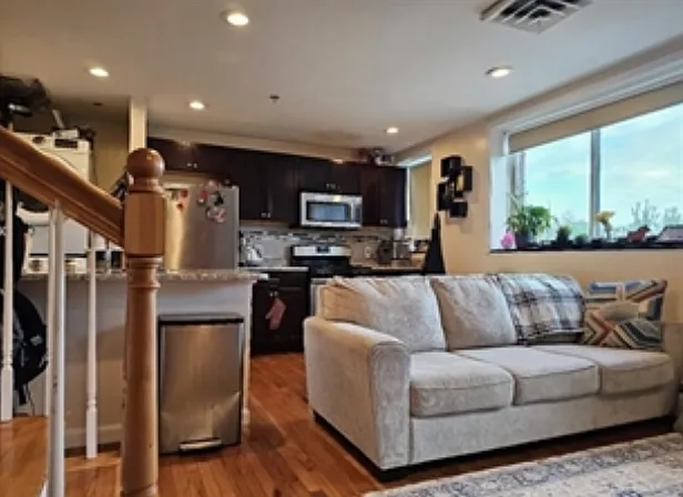 221 Washington St #3 — Photo 3