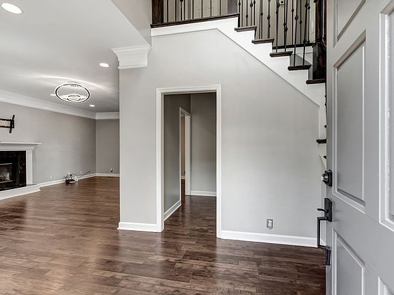 5th image of 105 Belle Glen Dr