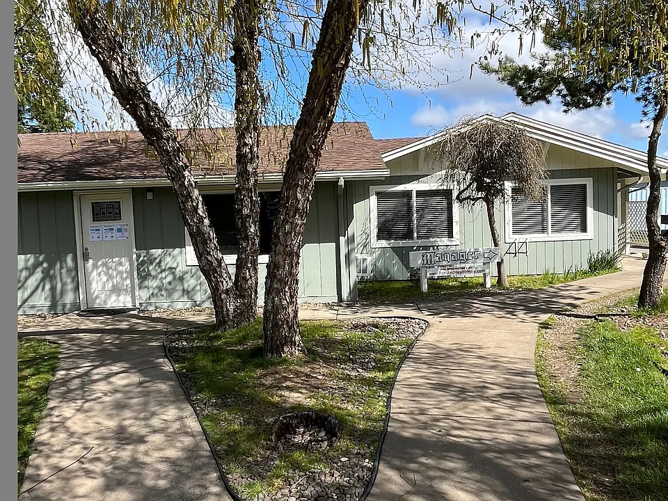 Churchill Village Apartments