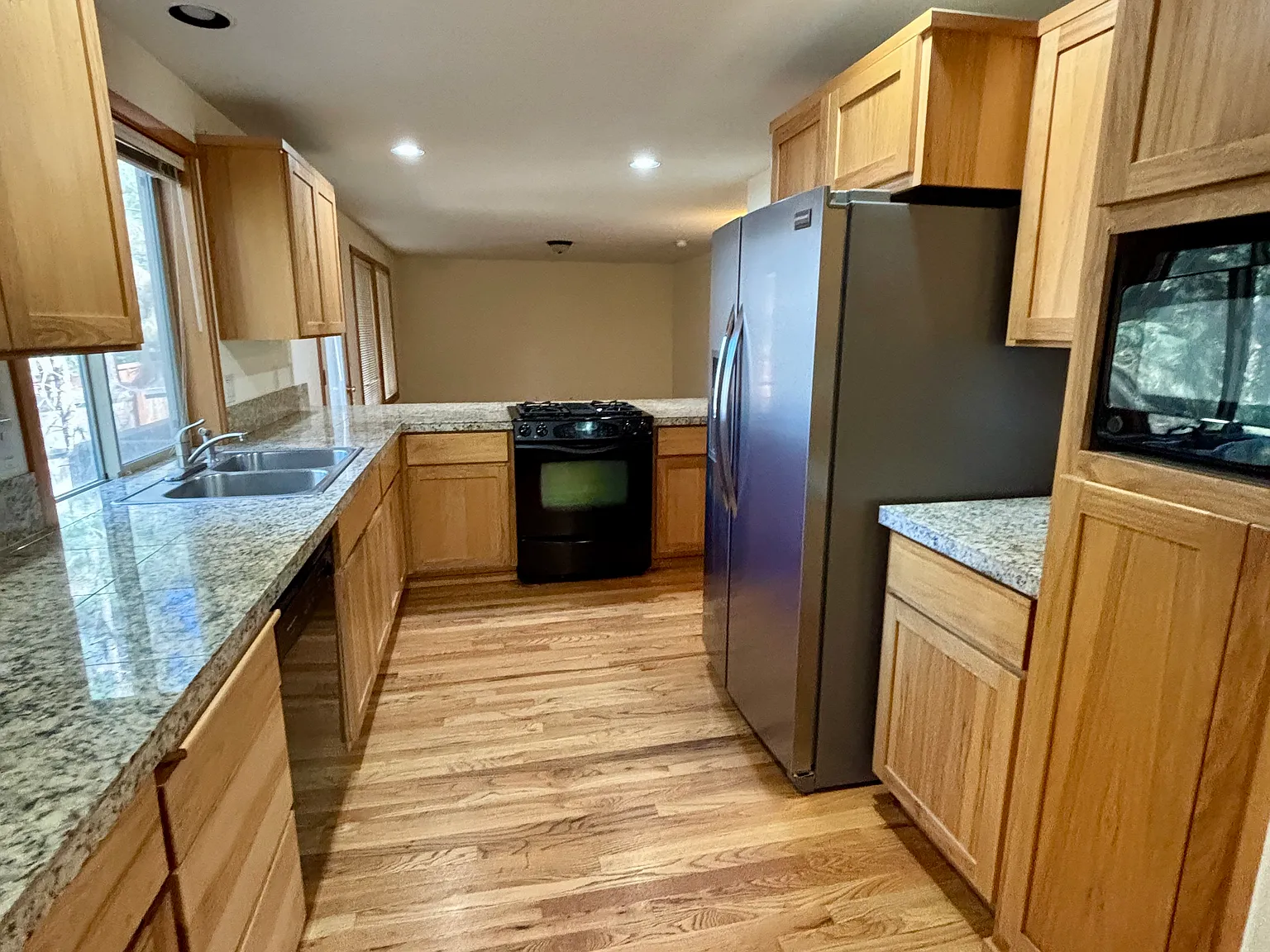 3 bed, 2.5 bath, 1925 sqft, $2,895 — Photo 2