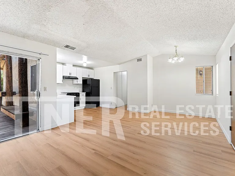 3233 Oriole Way — Photo 11