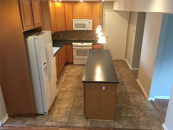 4th image of 1301 Ghent Commons Dr