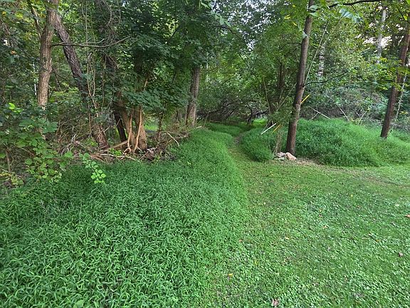 3rd image of 122 Mustaphal Dr