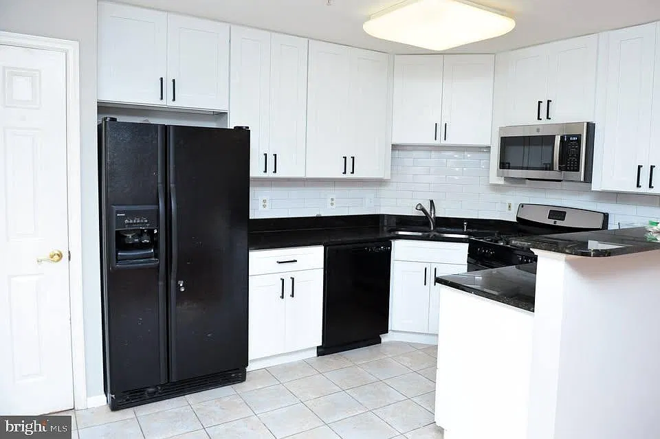 3 bed, 2.5 bath, 1534 sqft, $3,200 — Photo 3