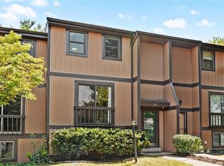 221 Parkwood Dr, Cranberry Township, PA