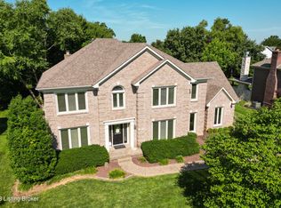 7002 Woods Club Ct, Louisville, KY 40241