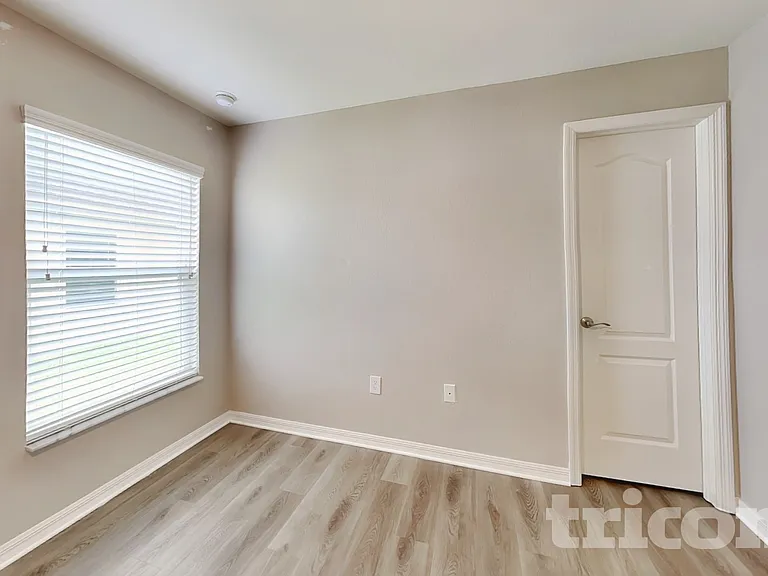 6046 Eagle Pointe Dr — Photo 10