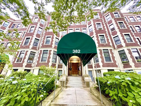 382 Riverway APT 8, Boston, MA 02115
