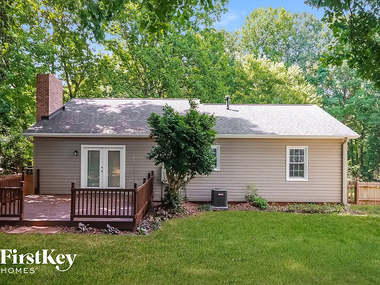 4440 Huntington Dr — Photo 15
