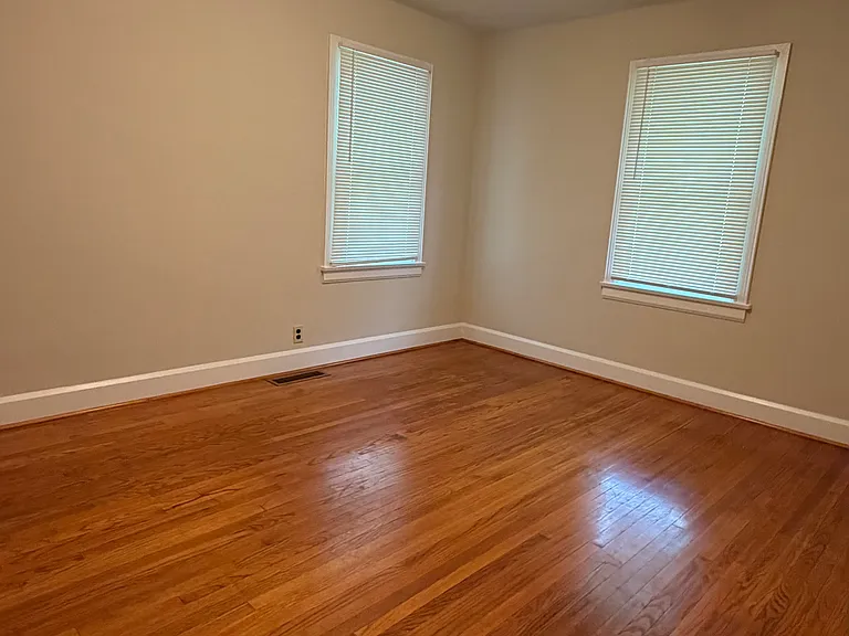 406 E Pearl St — Photo 7
