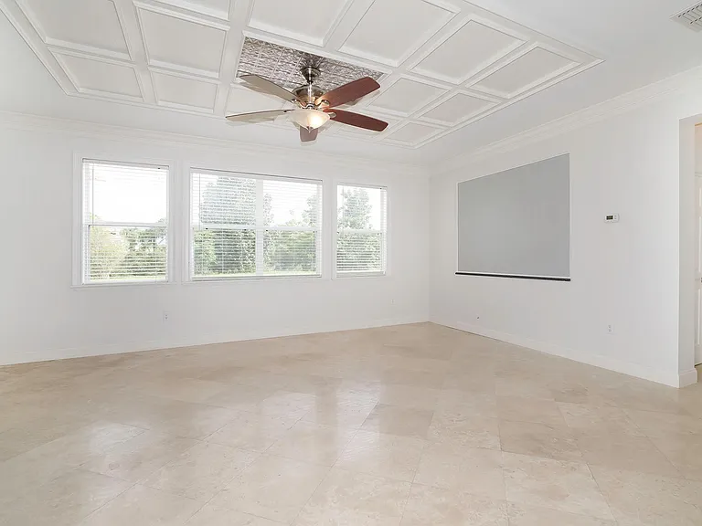 10124 Malpas Point — Photo 7