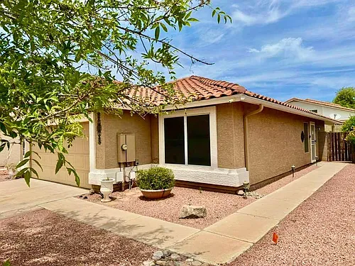 7568 W Kerry Ln Photo 1