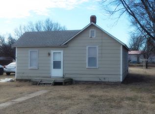 725 W 14th St, Larned, KS 67550