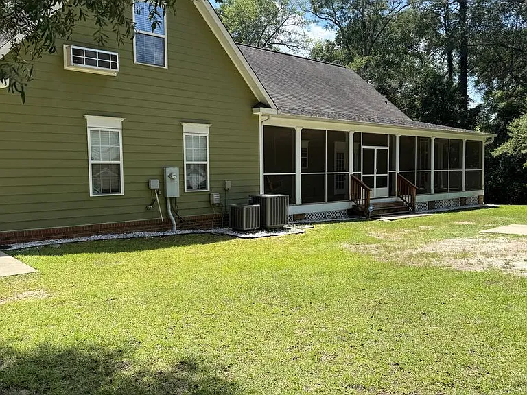 209 Pineridge Dr — Photo 2