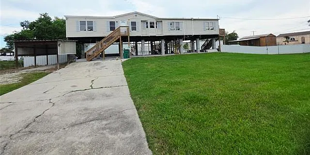 4 bed, 3.0 bath, 2100 sqft, $1,700 — Photo 1