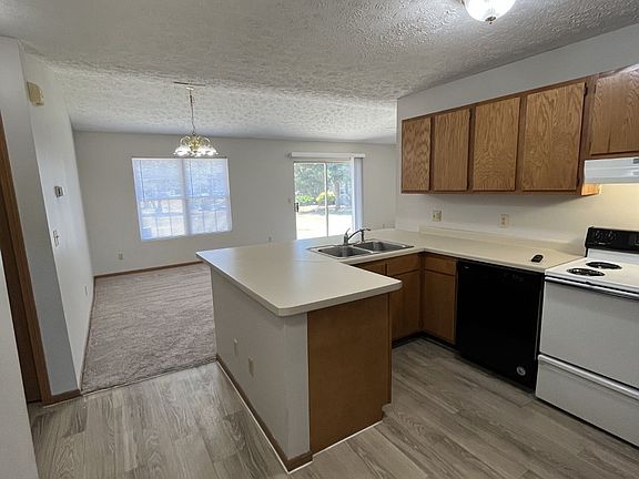 3rd image of 551 Farrington St
