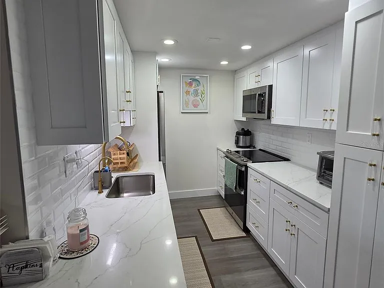 400 64th Ave #405 — Photo 11