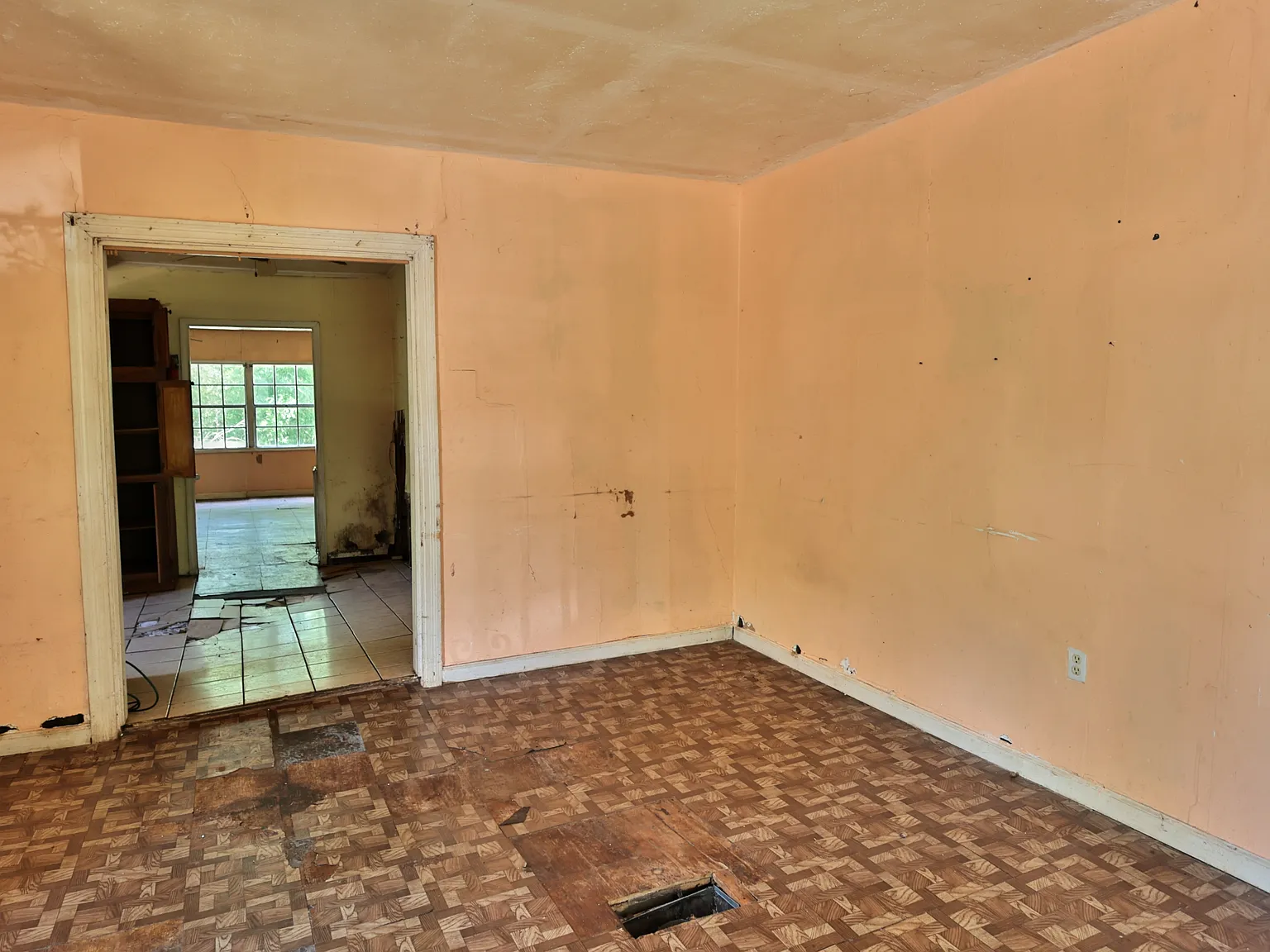 127 Barbara Ave - 1 — Photo 3