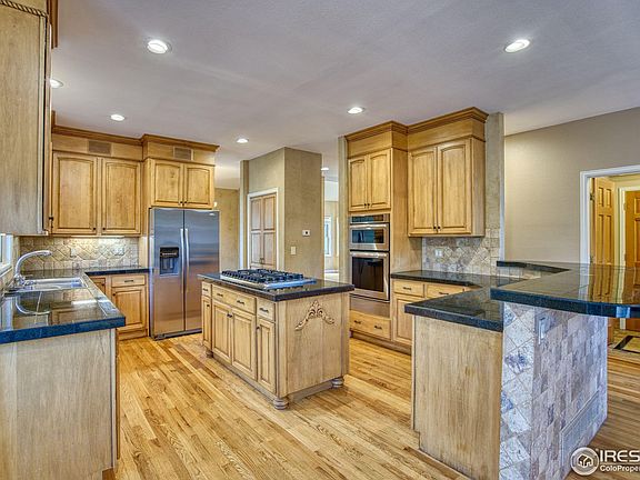 5th image of 2875 Island Dr