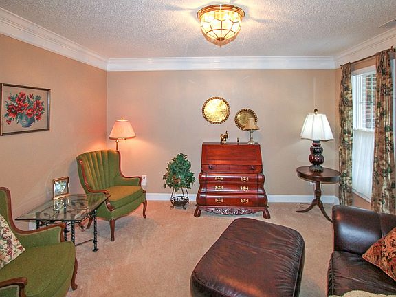 5th image of 359 Cameron Dr