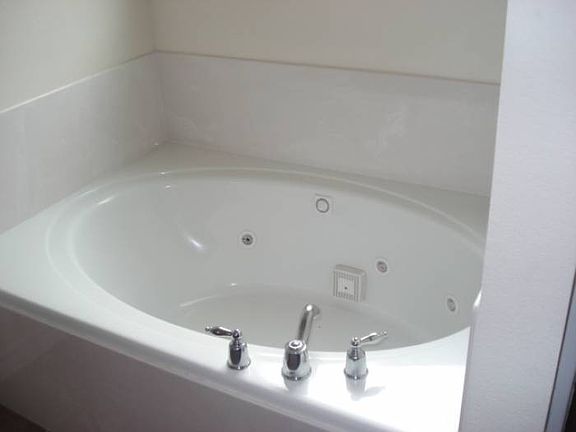 Jacuzzi tub
