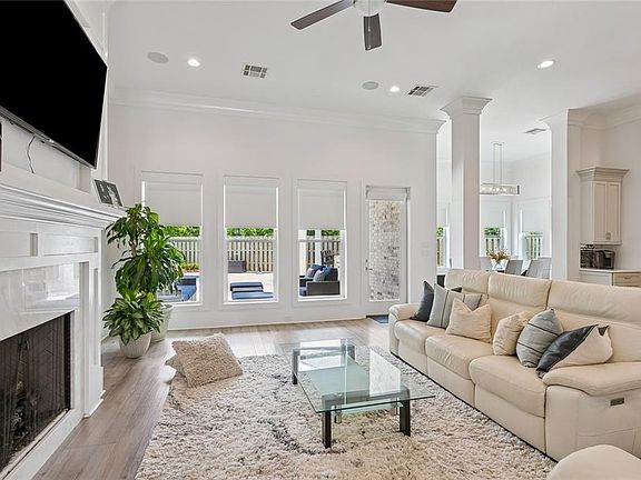 3rd image of 117 Oak Park Ct