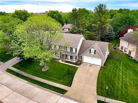 4th image of 513 Pinewood Dr