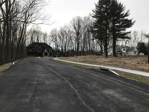 46 Peterson Pl, Mahwah, NJ 07430