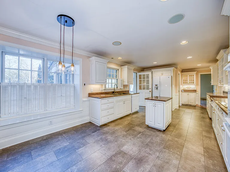 9720 Burnett Dr — Photo 18