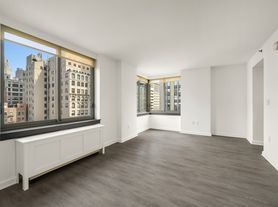 35 W 33rd St
