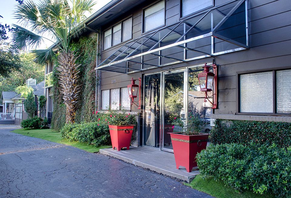 1001 Annex Entrance