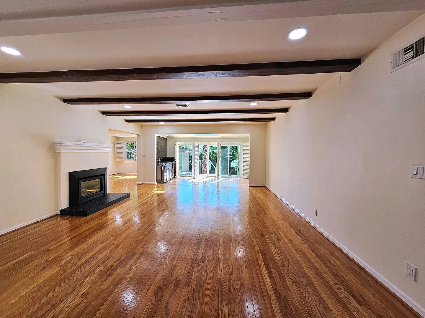 Over 2000 Square Foot Pool Home South of the Blvd. in Woodland Hills — Photo 2