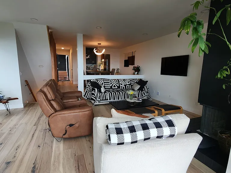 5155 Diamond Heights Blvd — Photo 10