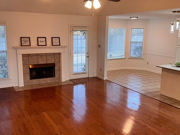 5th image of 10538 Ashglen Cir N
