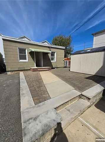 1 bed, 1.0 bath, $1,800 — Photo 3