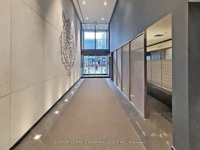 28 Wellesley St E #1501 — Photo 7