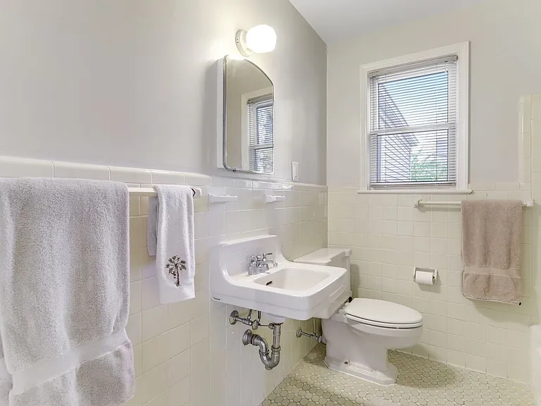 2700 N Dinwiddie St — Photo 38