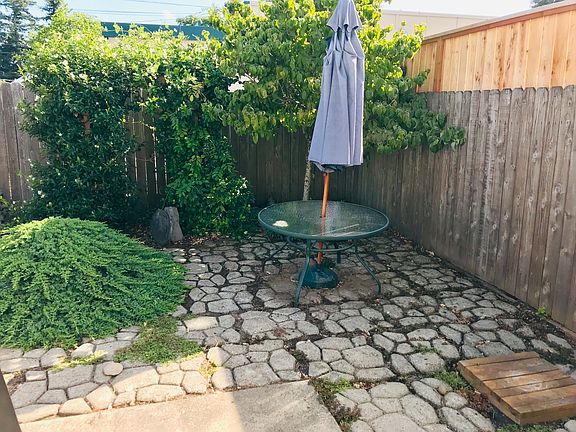 Flagstone patio