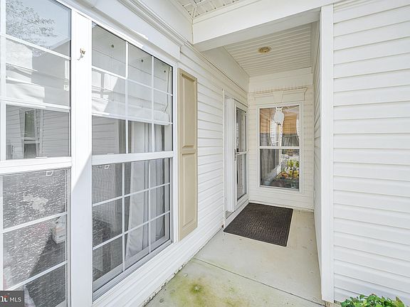5th image of 22 Harborton Ln