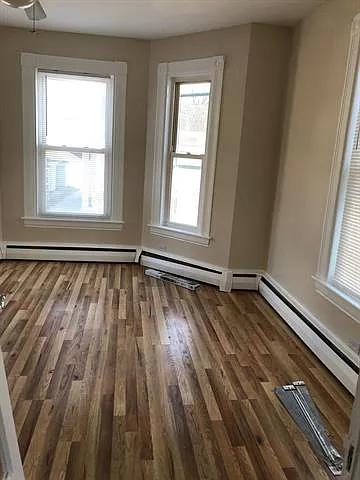 3 bed, 3804 sqft, $2,400 — Photo 4