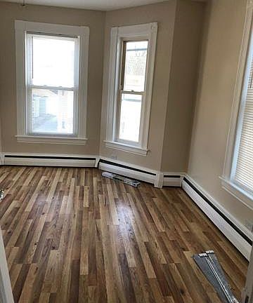 4th image of 390 Pearl St