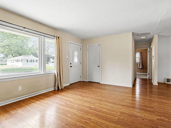 3rd image of 780 Saint Edith Ln