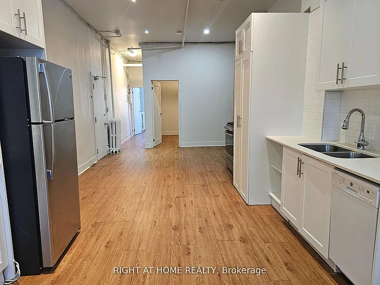 437 Spadina Ave #2 — Photo 8