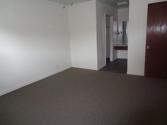 5th image of 821 Alden Dr