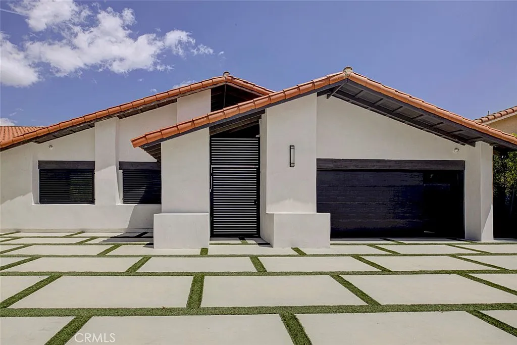 4 bed, 2353 sqft, $7,500 — Photo 3