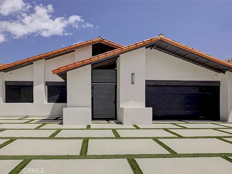 9450 Tampa Ave — Photo 3