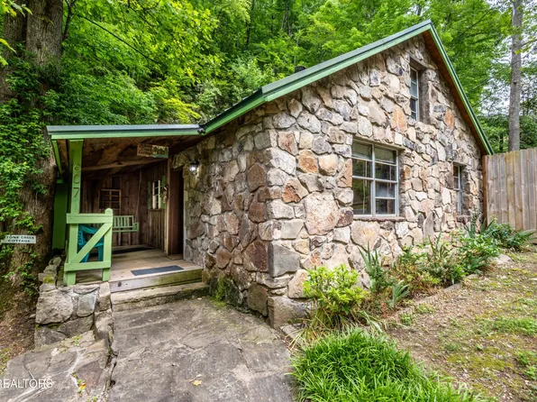 607 Rush Branch Rd, Pigeon Forge, TN 37863